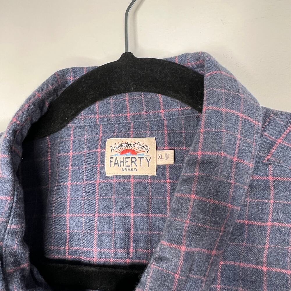 Faherty Men's Navy Check Button Down Shirt Size XL - Picture 3 of 6